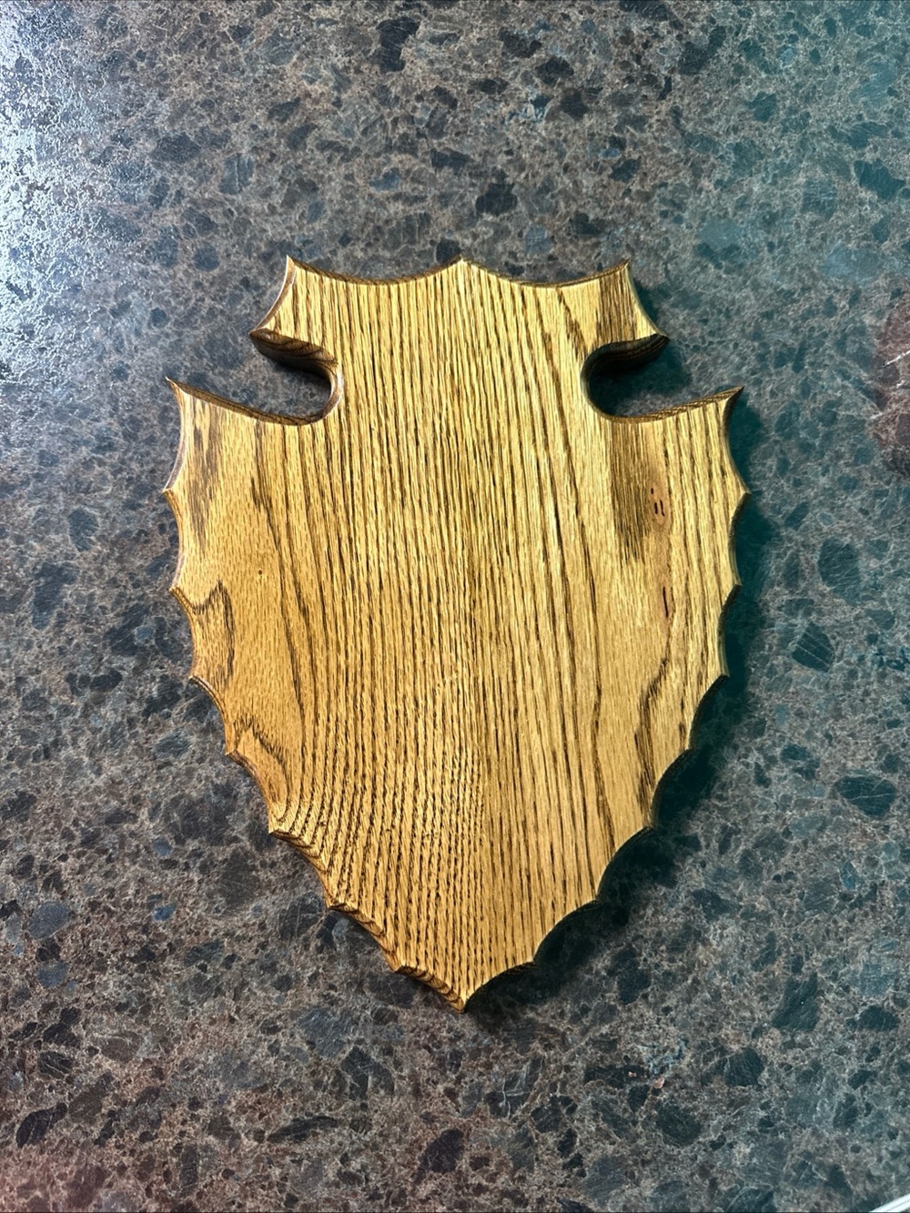 Oak Wood Arrow Wall Plaque in Golden Brown - Taxidermy Hunting Rustic Lodge